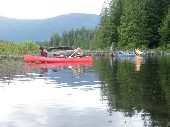 Canoe Tour Sayward Lakes paddling through